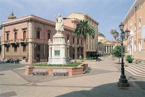 Oristano-Piazza-Eleonora.jpg